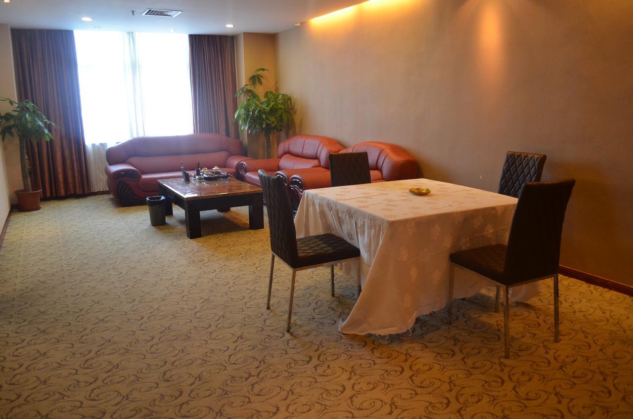 Tianhao Hotel Canton Esterno foto